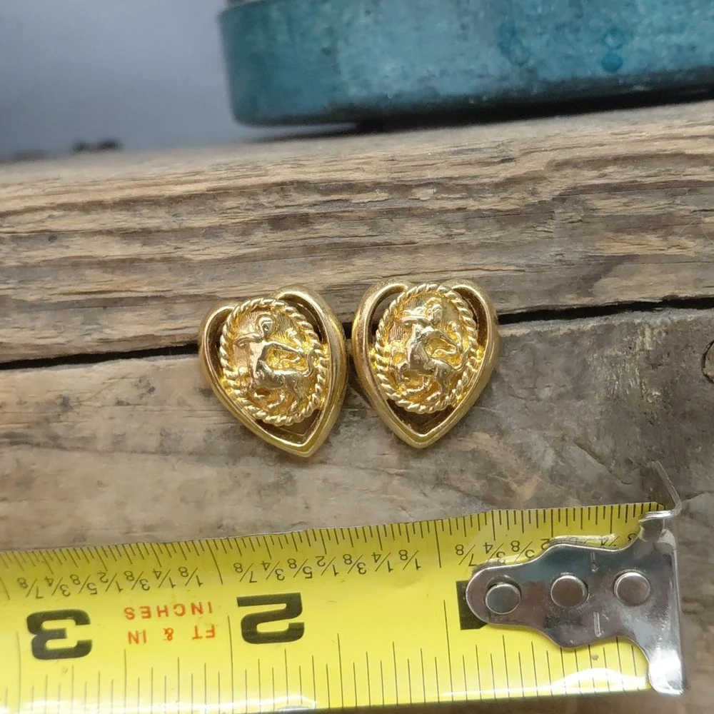 Vintage Gold Tone Avon Zodiac Post Earrings - Picture 3 of 4